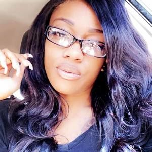 Meet your Posher, Monique